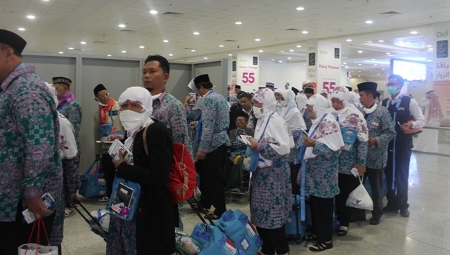 JCH memakai masker saat berada di tanah suci